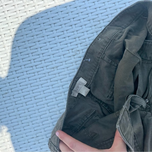 Loft size 4 green cargo Pants - Picture 3 of 4